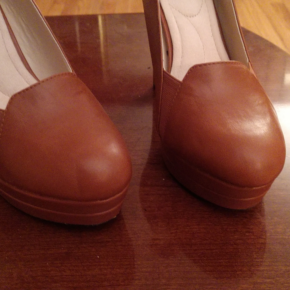Eva Mendes shoes